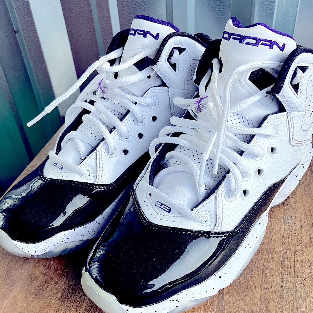 Jordans Nike Air sz 6.5 boys Great Condition